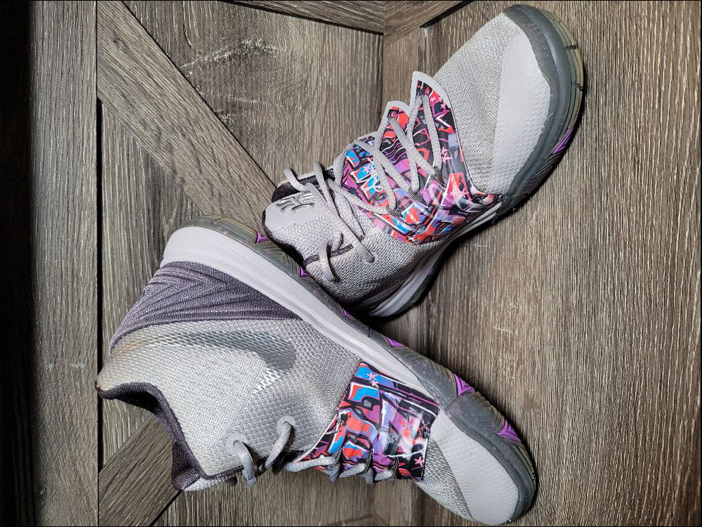 Nike Kyrie 5 'Graffiti' Atmosphere Grey/Metallic Silver Shoes. Size 1.5Y